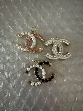 Lot of 3 charm Button zipper pull Gold Tone Charm Set